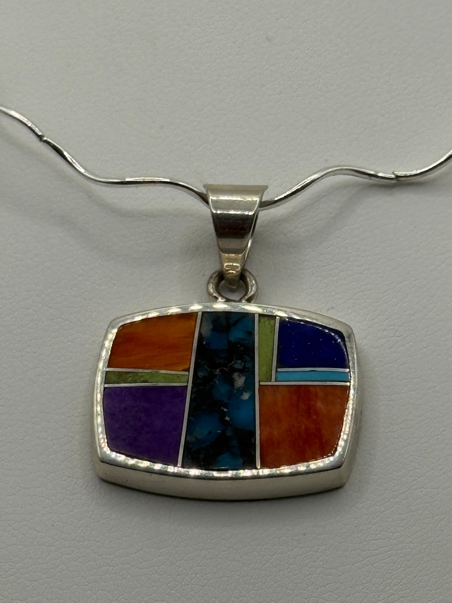 Multi-Stone Necklace on Wavy Chain