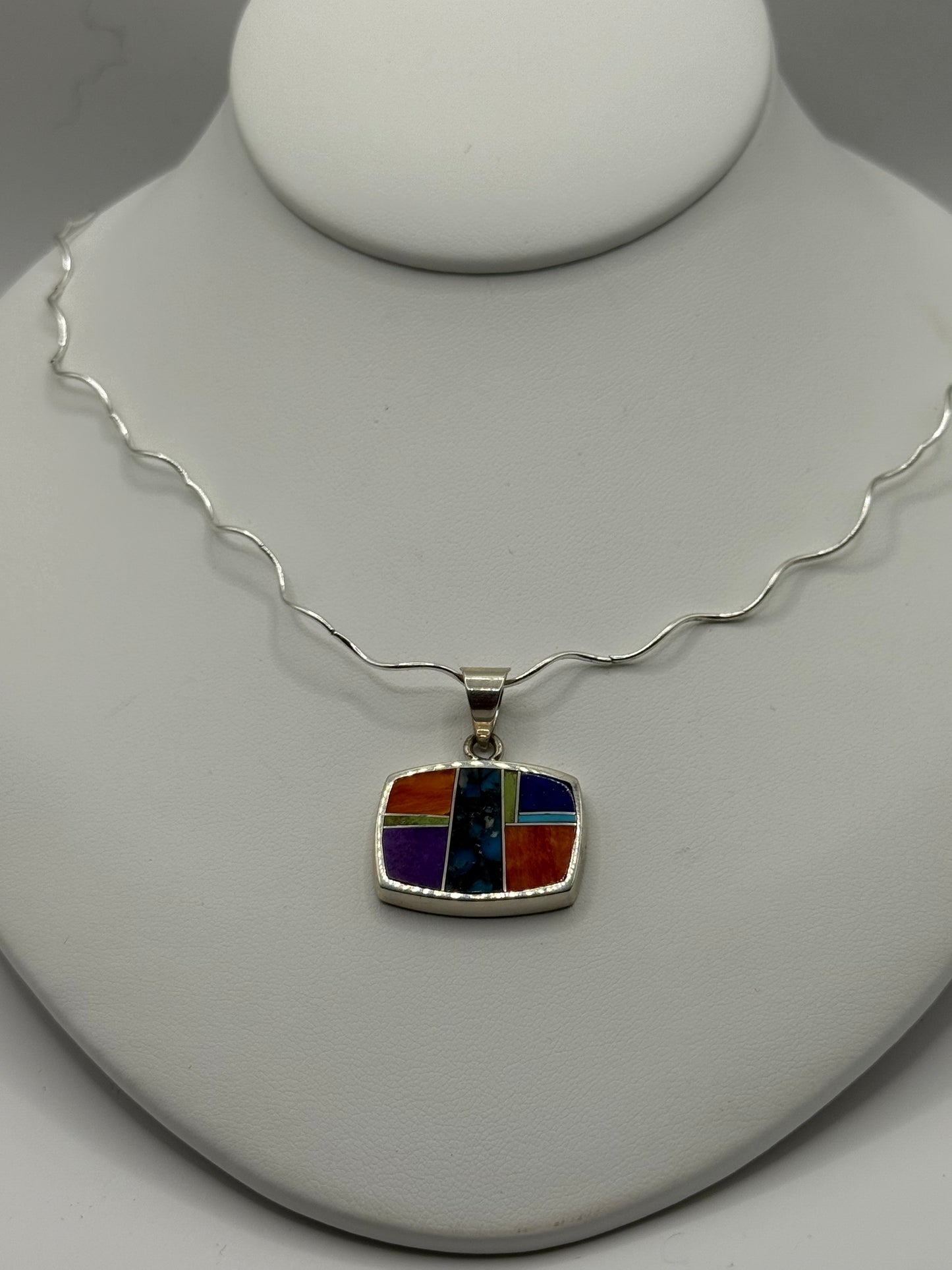 Multi-Stone Necklace on Wavy Chain