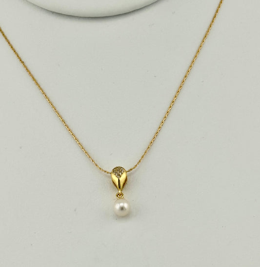 Delicate tiny pearl necklace