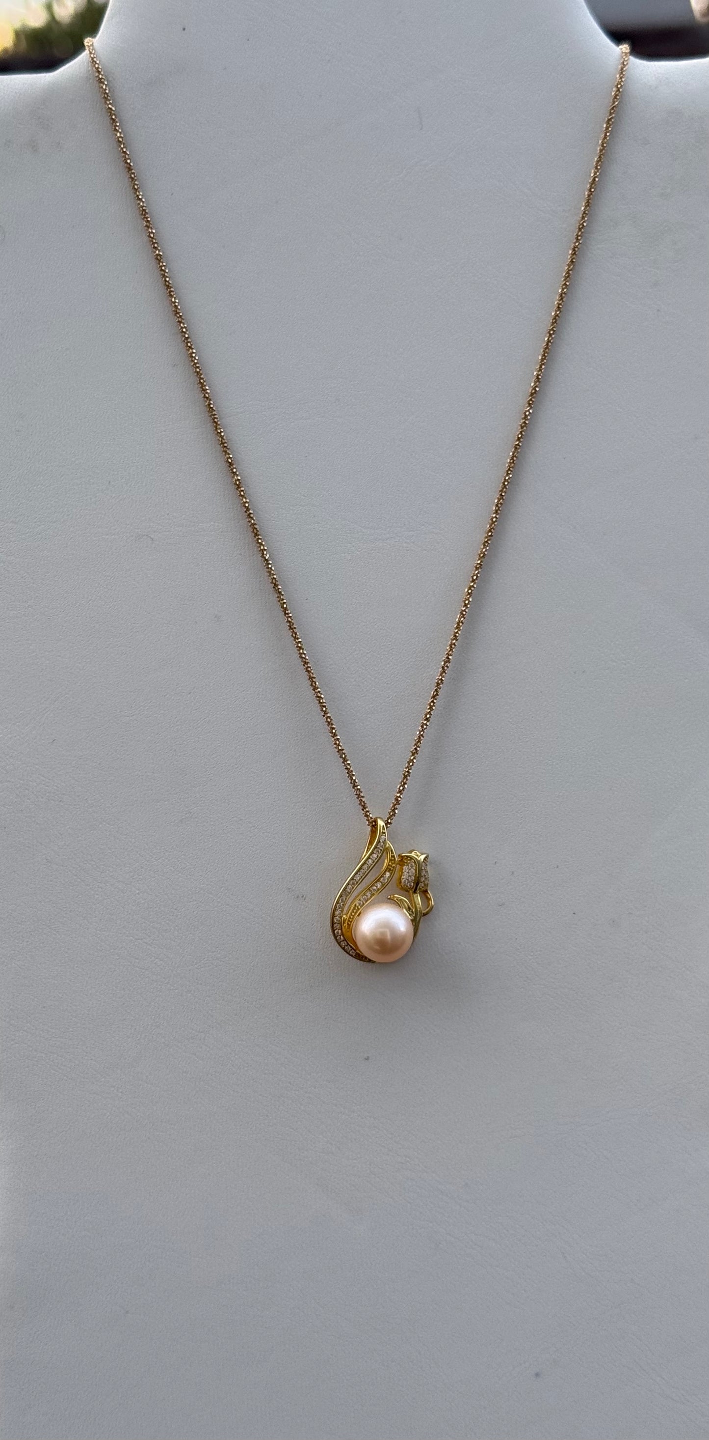 Peach Pearl Flower Necklace