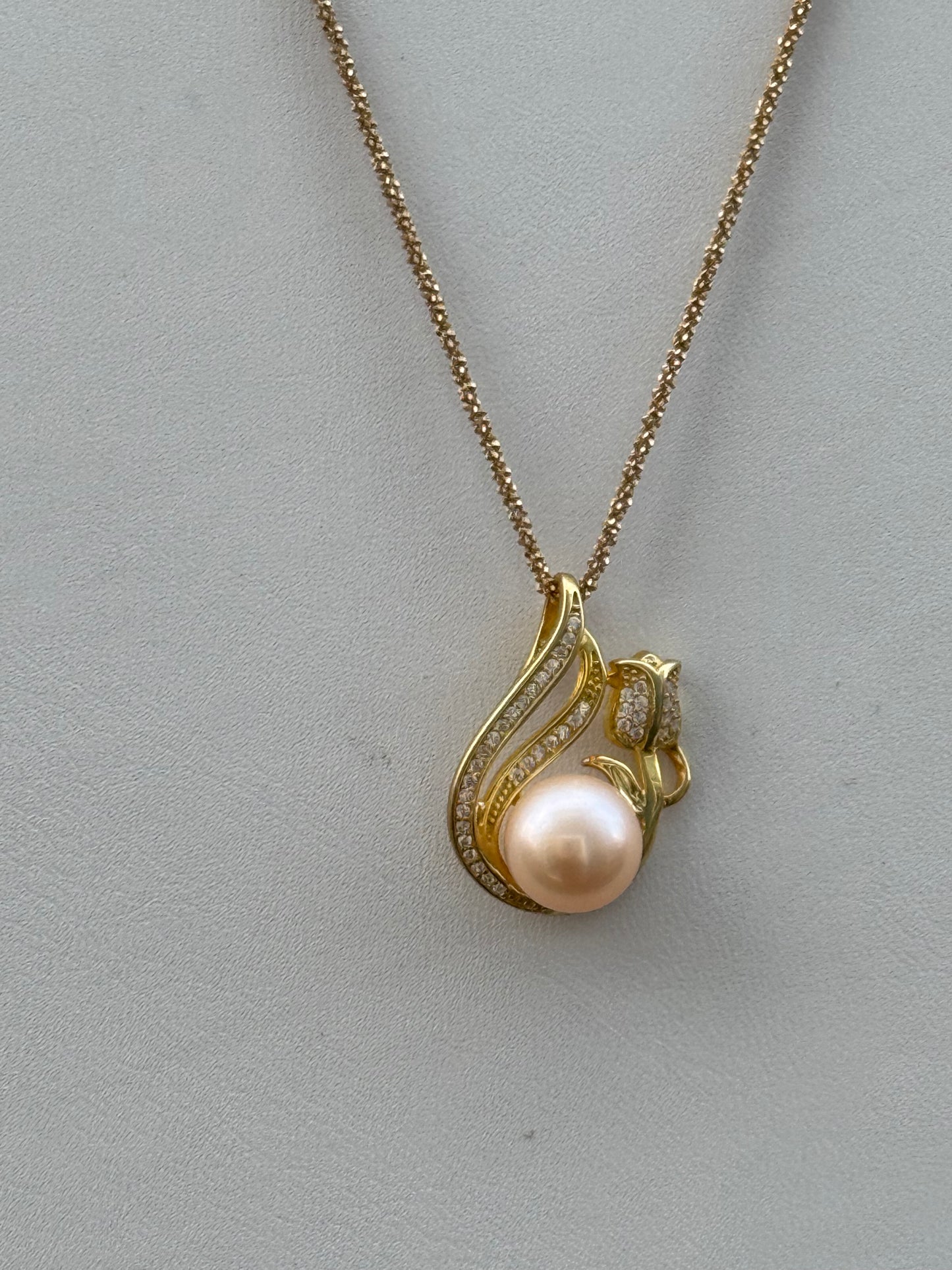 Peach Pearl Flower Necklace